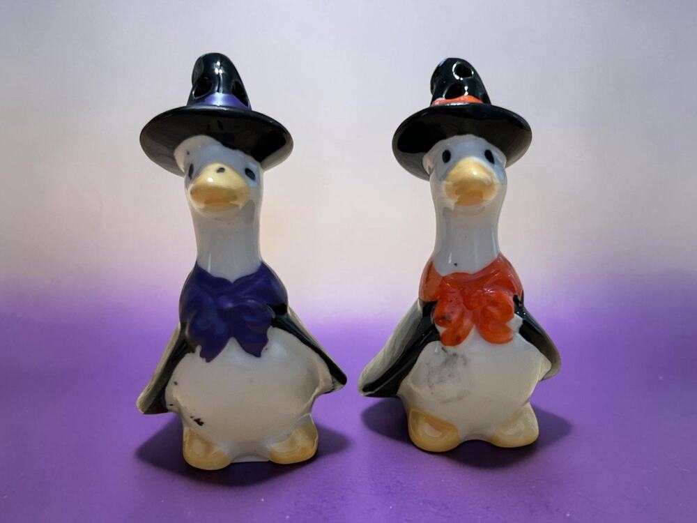 Halloween Goose Salt & Pepper Shaker Cracker Barrel -New